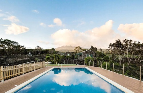 Sao Roque do Pico Casa | Homerez - Casa para 4 pers. con piscina compartida, jacuzzi y jardín en Lajido