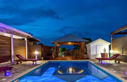 Anse-Bertrand Casa | Homerez - Casa para 2 pers. con piscina compartida y jacuzzi en Anse-Bertrand