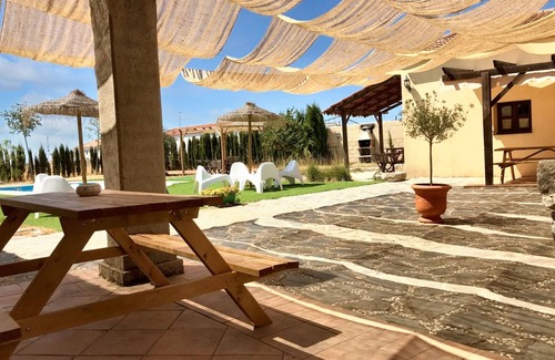 Villanueva del Duque Casa | Homerez - Casa cómoda con piscina compartida en Alcaracejos