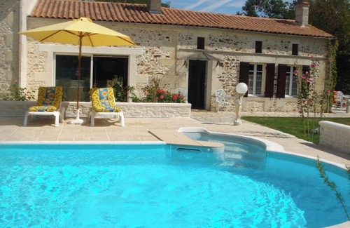 Bussac-Foret Casa | Homerez - Casa en Bussac-Forêt