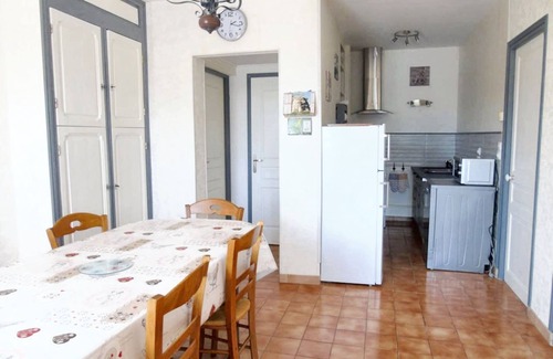 Avesnes-en-Val Casa | Homerez - House in Avesnes-en-Val
