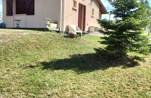 Saint-Satur Casa | Homerez - Casa encantadora en Saint-Satur con jardín y terraza