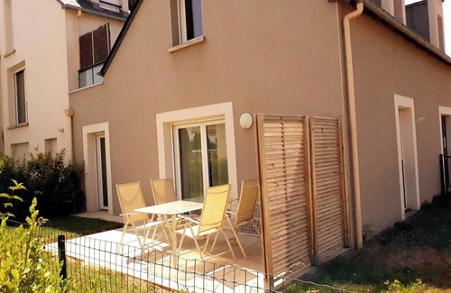 Saint-Malo Casa | Homerez - House St-Malo, garden