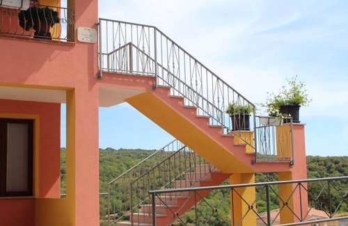 Nughedu Santa Vittoria Apartamento | Homerez - Bonito apartamento para 3 pers. con balcón en Nughedu Santa Vittoria