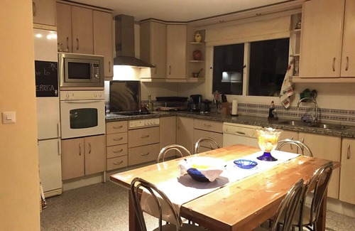 Estepona Villa | Homerez - Villa a 1 km de la playa para 7 pers. con piscina y jardín en Estepona