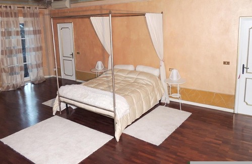 Centro Storico Nord Apartamento | Homerez - Luxury Apartment in Brescia + Jacuzzi