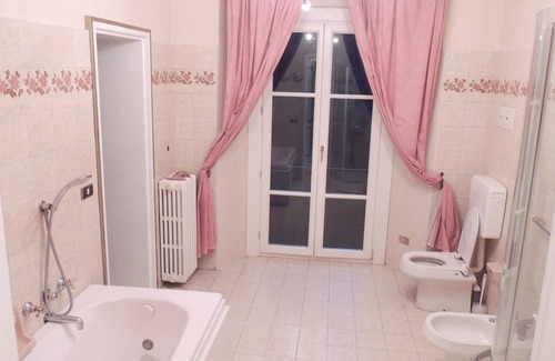 Centro Storico Nord Apartamento | Homerez - Luxury Apartment in Brescia + Jacuzzi