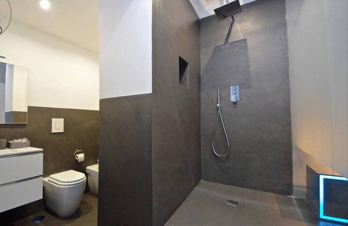 Quartieri Spagnoli Apartamento | Homerez - Apartamento moderno de 90m² en Napoli + Balcón