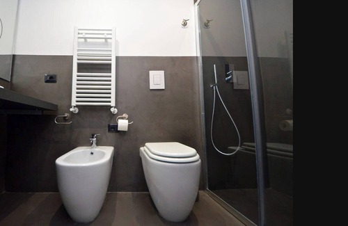 Quartieri Spagnoli Apartamento | Homerez - Apartamento moderno de 90m² en Napoli + Balcón