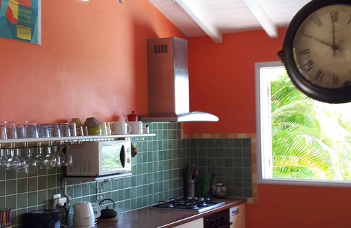 Sainte-Anne Villa | Homerez - Villa moderna con piscina en Sainte-Anne 154 m² vista al mar