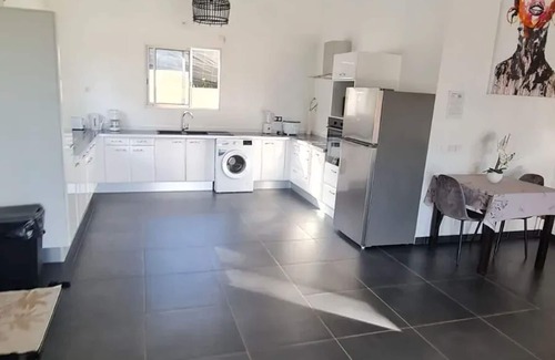 Sainte-Rose Villa | Homerez - Moderna villa Sainte-Rose