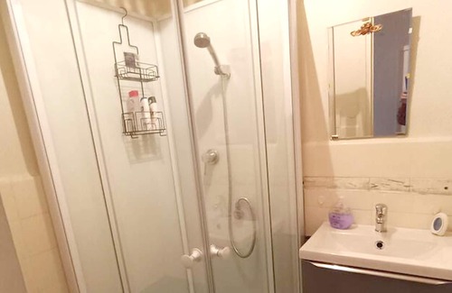 Centre Deux Apartamento | Homerez - Bonito apartamento para 6 pers. con jardín en Saint-Étienne