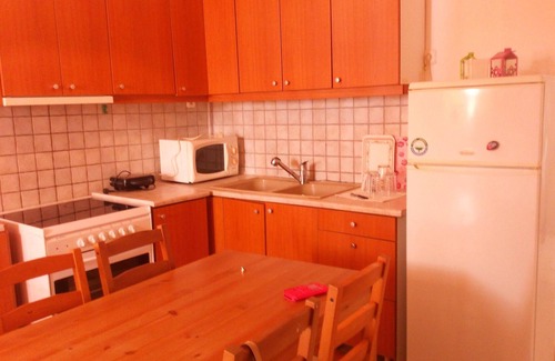 Chalandri Apartamento | Homerez - Apartamento a 400 m de la playa para 4 pers. con jardín en Chalandri