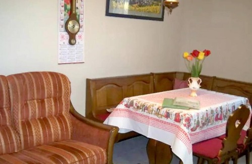 Jebsheim Apartamento | Homerez - Bonito apartamento para 4 pers. con jardín y terraza en Jebsheim
