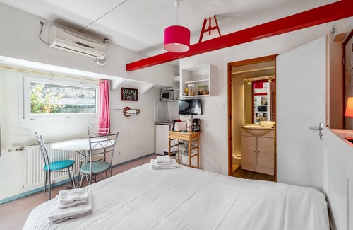 5th Arrondissement Apartamento | Homerez - Espectacular apartamento para 2 pers. con terraza en Lyon