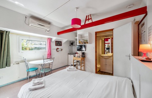 5th Arrondissement Apartamento | Homerez - Nice appartement for 2 ppl. with terrace at Lyon