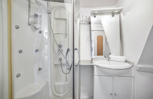 5th Arrondissement Apartamento | Homerez - Nice appartement for 2 ppl. with terrace at Lyon