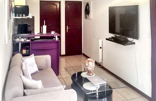 Tremblay-en-France Apartamento | Homerez - Bonito estudio para 3 pers. con jacuzzi y jardín en Tremblay-en-France