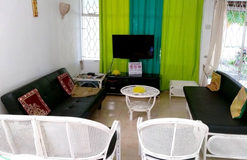 Pointe aux Biches Casa | Homerez - Nice house for 7 ppl. with shared pool and garden at Trou-aux-Biches