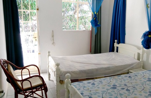 Pointe aux Biches Casa | Homerez - Nice house for 7 ppl. with shared pool and garden at Trou-aux-Biches