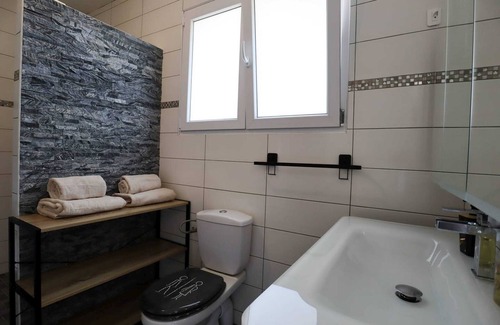 Vernon Casa | Homerez - Nice house for 2 ppl. with terrace at Vernon