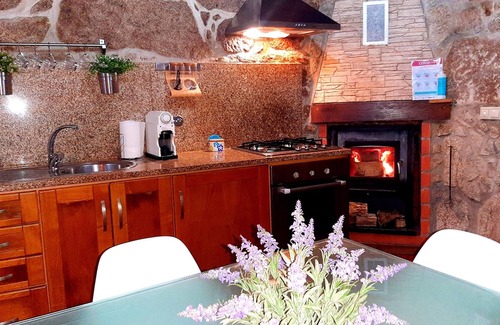 Lindoso Casa | Homerez - Nice house for 2 ppl. with balcony at Lindoso
