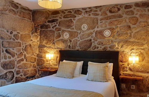 Lindoso Casa | Homerez - Nice house for 2 ppl. with balcony at Lindoso