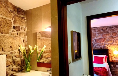 Lindoso Casa | Homerez - Nice house for 2 ppl. with balcony at Lindoso