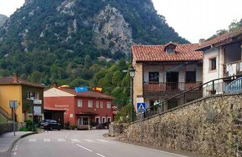 Trescares Casa | Homerez - Bonita casa para 6 pers. con jardín y terraza en Trescares