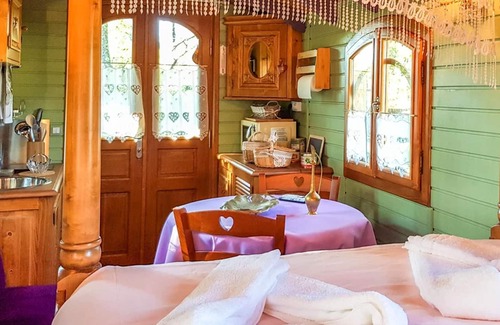 Bussac-Foret Casa | Homerez - Nice property for 2 ppl. with shared pool at Bussac-Forêt