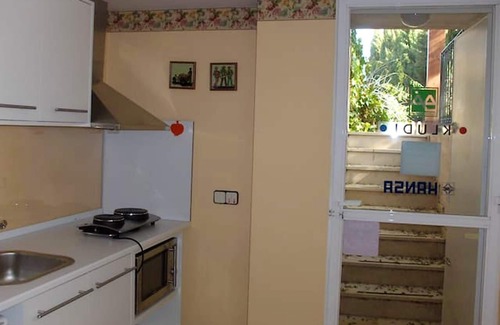 Lorca Apartamento | Homerez - Bonito estudio para 4 pers. con jardín y terraza en Lorca