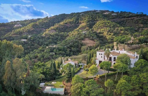 El Madronal Villa | Homerez - Villa paradisíaca en Benahavís con jacuzzi y piscina privada