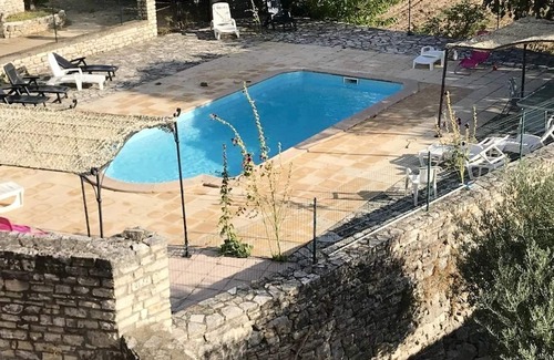 Orgnac-l'Aven Casa | Homerez - Bonita propiedad para 5 pers. con piscina compartida en Orgnac-l'Aven
