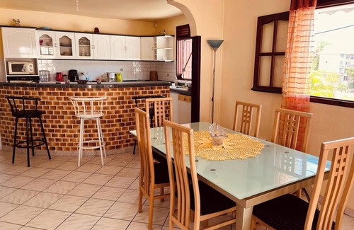 Perinet Casa | Homerez - Villa junto al mar en Le Gosier con vista impresionante