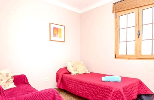 Casillas de Morales Villa | Homerez - Villa a 13 km de la playa para 7 pers. con piscina, jardín y terraza