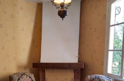 Lathus-Saint-Remy Casa | Homerez - Spacious house for 7 pers. in Lathus-Saint-Rémy