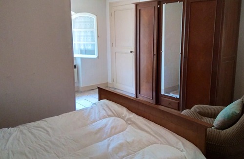 Lathus-Saint-Remy Casa | Homerez - Spacious house for 7 ppl. at Lathus-Saint-Rémy