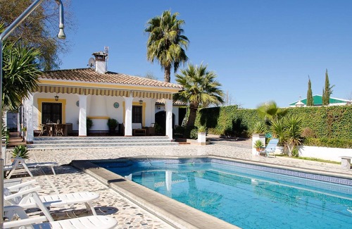 Montemayor Chalet De Esquí | Homerez - Chalet a la montaña para 8 pers. con piscina y jardín en Montemayor