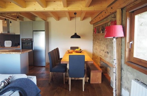La Llagonne Casa | Homerez - Casa espaciosa, La Llagonne, vista a la montaña