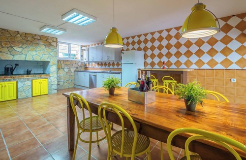 Can Trabal Casa | Homerez - Casa espaciosa en Can Trabal, piscina privada