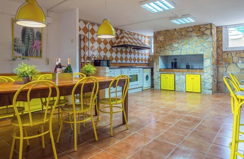 Can Trabal Casa | Homerez - Casa espaciosa en Can Trabal, piscina privada