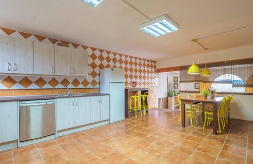 Can Trabal Casa | Homerez - Casa espaciosa en Can Trabal, piscina privada