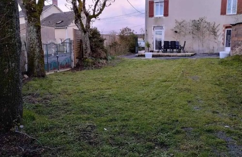 Bressuire Casa | Homerez - Casa espaciosa con jardín en Bressuire