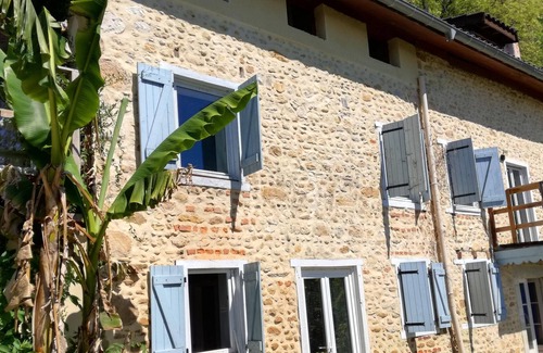 Gan Casa | Homerez - Espaciosa casa para 6 pers. con terraza y balcón en Gan