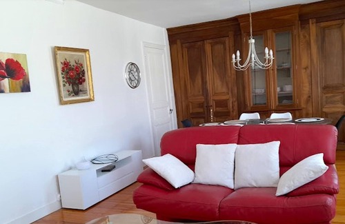 Archiac Casa | Homerez - Spacious house with garden and Wifi