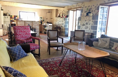 Aurillac Casa | Homerez - Casa espaciosa con vista a la montaña en Naucelles
