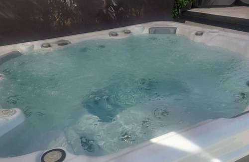 Saint-Fons Villa | Homerez - Amplia villa con piscina en Saint-Fons