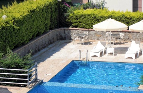 Turgutreis Villa | Homerez - Villa a 800 m de la playa para 6 pers. con piscina compartida y jardín