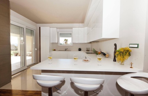 Solin Villa | Homerez - Villa espaciosa en Solin, piscina privada