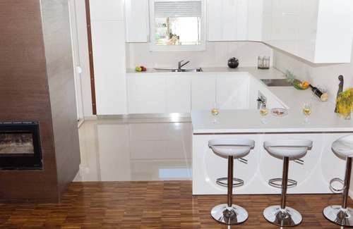 Solin Villa | Homerez - Villa espaciosa en Solin, piscina privada